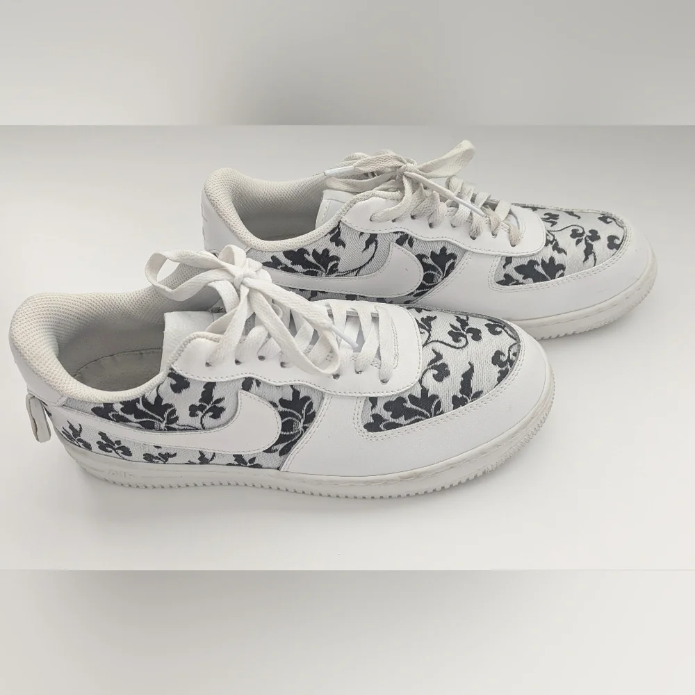 Nike Airs Black & White Embroidered Design - Women's Mixed Size 9.5 & 10 - Picture 2 of 15